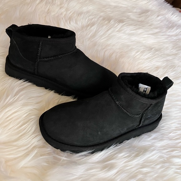 UGG Shoes - NWOB UGG Classic Ultra Mini in Black Sz 8.